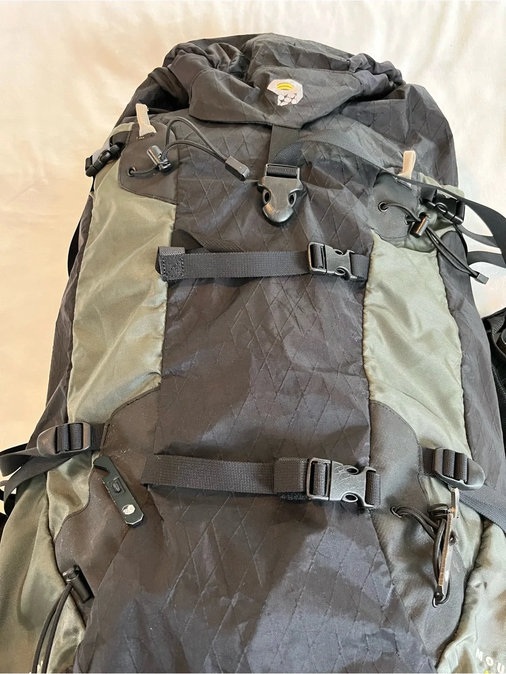 Mountain HardWear Trance Men’s Black Olive Hiking Backpack 32” Lgth 55 liter EUC